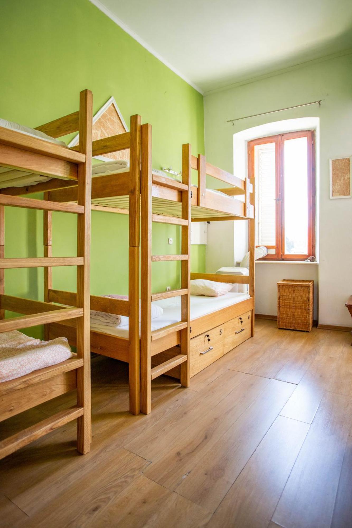 Anchi Gostinjska kuća 3*
